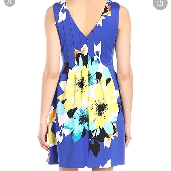 NWT Vince Camuto Pleated Floral Dress, Size 2 - Picture 2 of 6